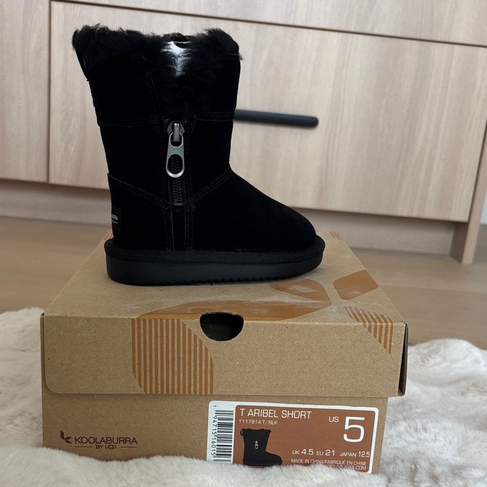 Koolaburra Black Short Boots with Fur Trim TODDLER SZ 5